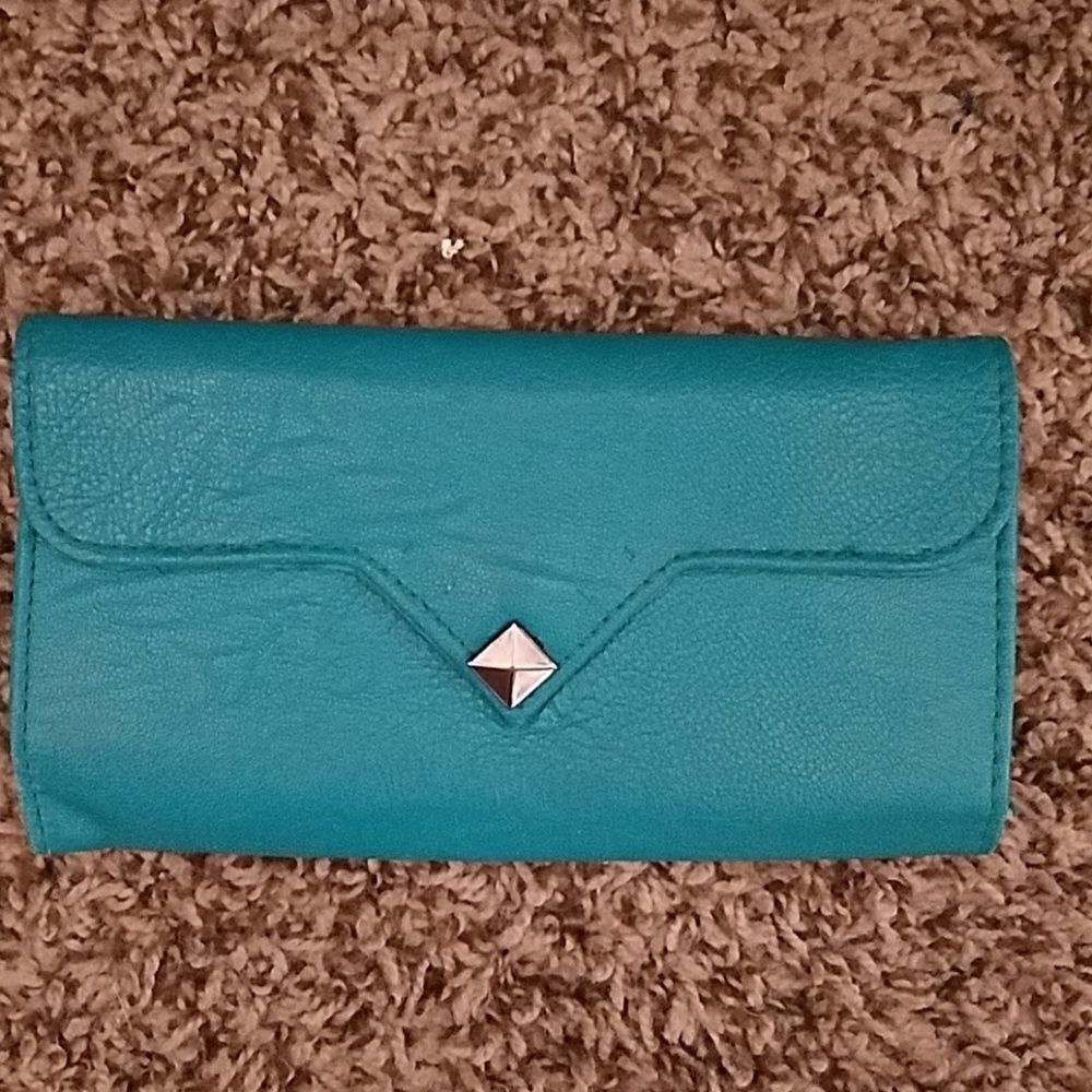 Lulu Women's Wallet – Light Blue Tri-Fold Style with Card Slots